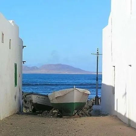 Sleeps 4 Wifi בית נופש